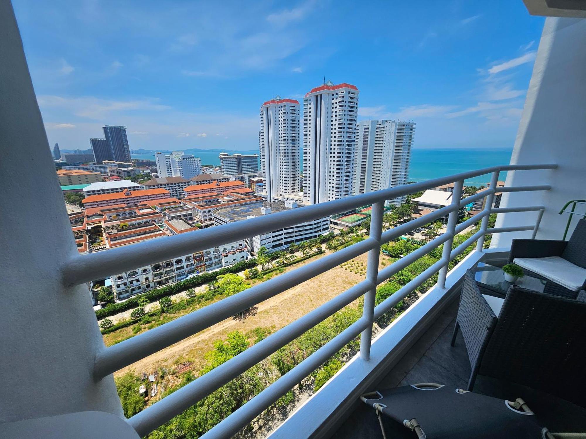 View Talay 5 Jomtien Beachfront 芭達亞 外观 照片